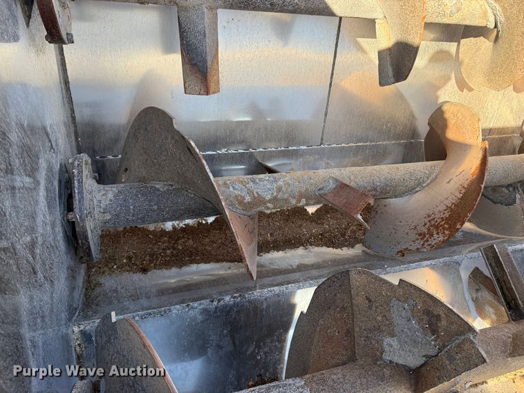 image for item EP0806 2004 International 7400 feed mixer truck