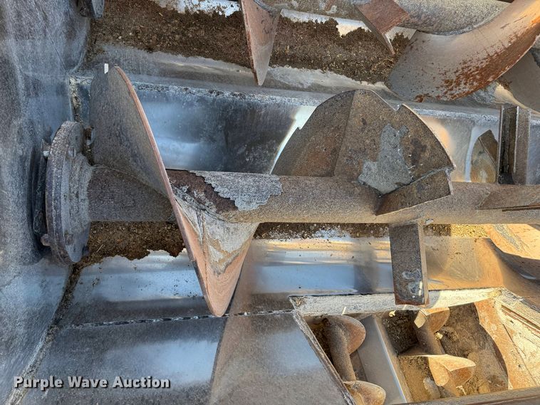 image for item EP0806 2004 International 7400 feed mixer truck