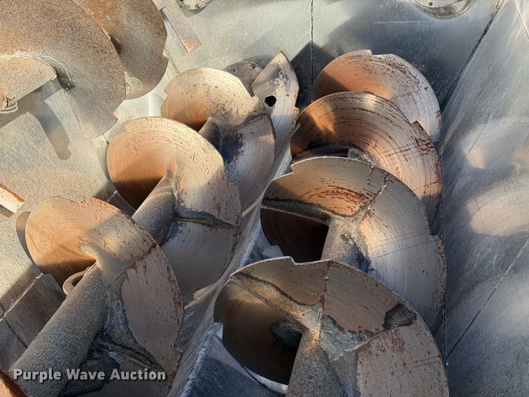 image for item EP0806 2004 International 7400 feed mixer truck