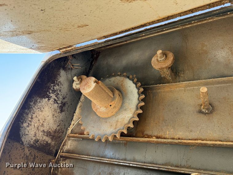 image for item EP0806 2004 International 7400 feed mixer truck