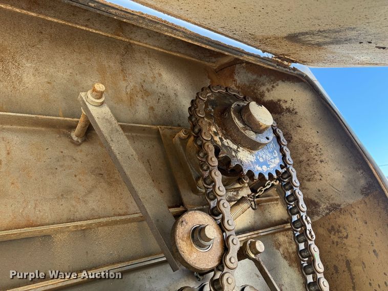 image for item EP0806 2004 International 7400 feed mixer truck