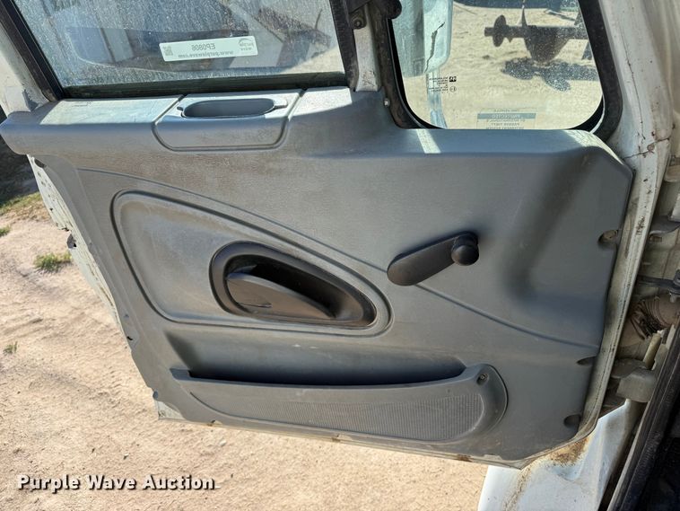 image for item EP0806 2004 International 7400 feed mixer truck