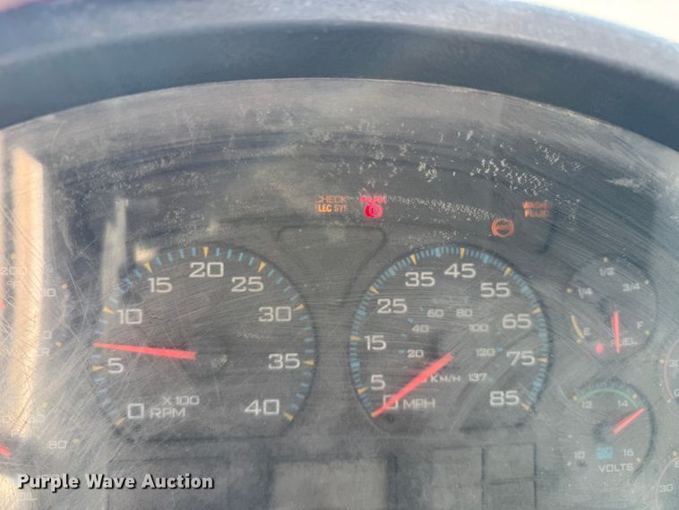 image for item EP0806 2004 International 7400 feed mixer truck