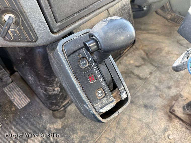 image for item EP0806 2004 International 7400 feed mixer truck