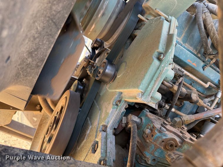 image for item EP0806 2004 International 7400 feed mixer truck