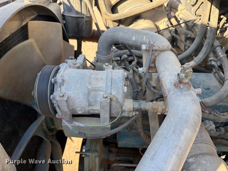 image for item EP0806 2004 International 7400 feed mixer truck