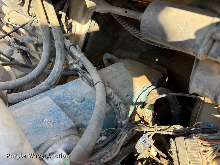 image for item EP0806 2004 International 7400 feed mixer truck