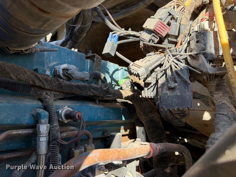 image for item EP0806 2004 International 7400 feed mixer truck