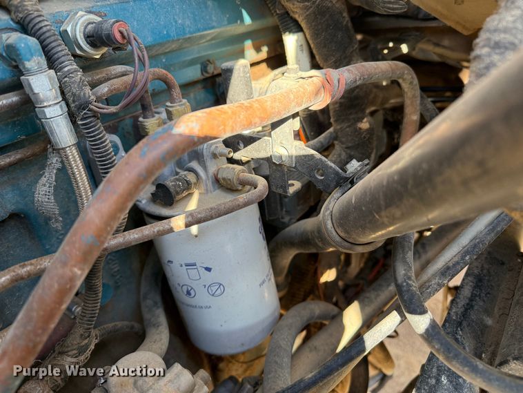 image for item EP0806 2004 International 7400 feed mixer truck