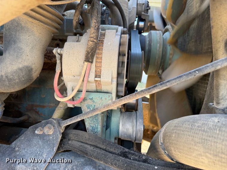 image for item EP0806 2004 International 7400 feed mixer truck