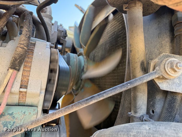 image for item EP0806 2004 International 7400 feed mixer truck