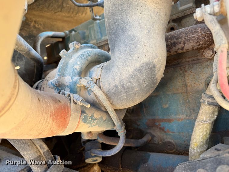 image for item EP0806 2004 International 7400 feed mixer truck