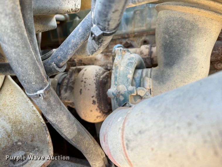 image for item EP0806 2004 International 7400 feed mixer truck