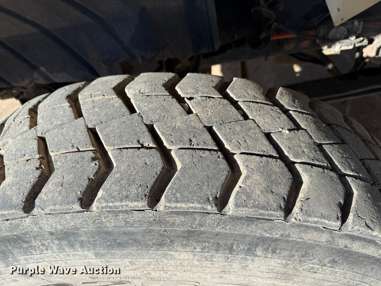 image for item EP0806 2004 International 7400 feed mixer truck