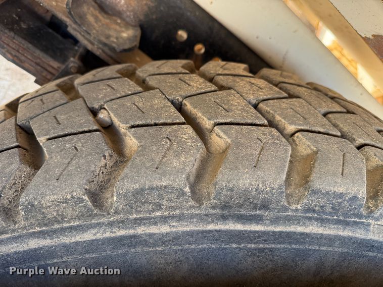 image for item EP0806 2004 International 7400 feed mixer truck