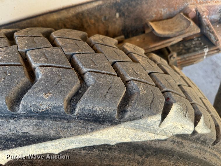 image for item EP0806 2004 International 7400 feed mixer truck