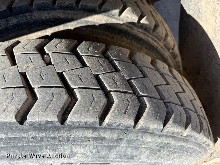 image for item EP0806 2004 International 7400 feed mixer truck