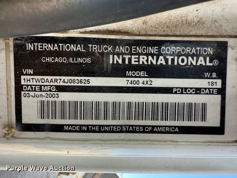 image for item EP0806 2004 International 7400 feed mixer truck