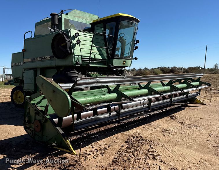 image for item EP0828 1981 John Deere 7720 Turbo combine