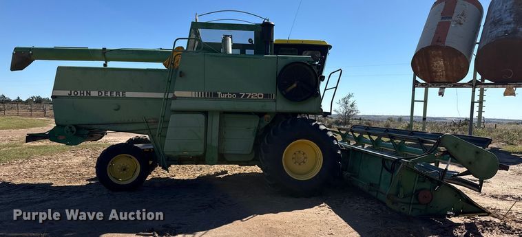image for item EP0828 1981 John Deere 7720 Turbo combine