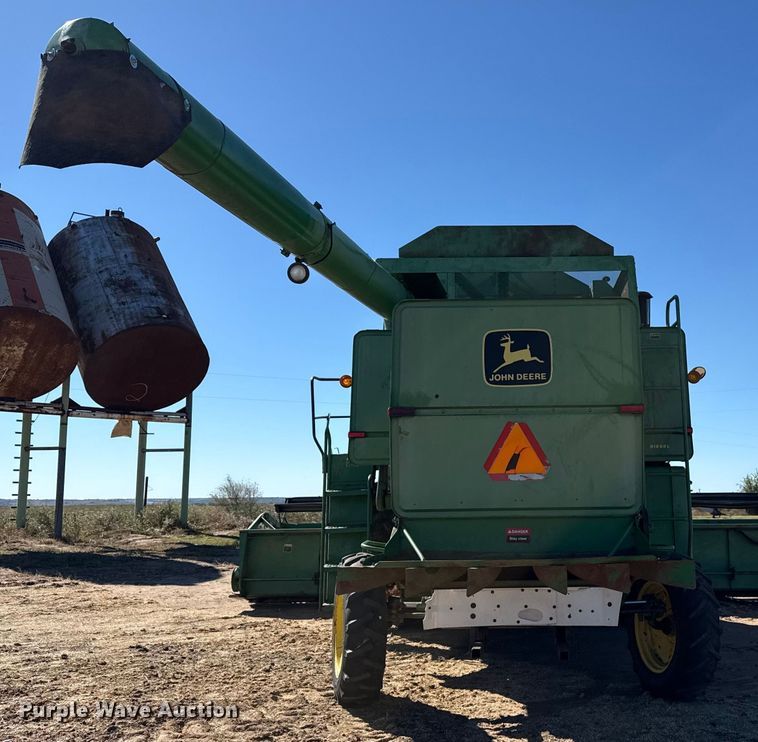 image for item EP0828 1981 John Deere 7720 Turbo combine