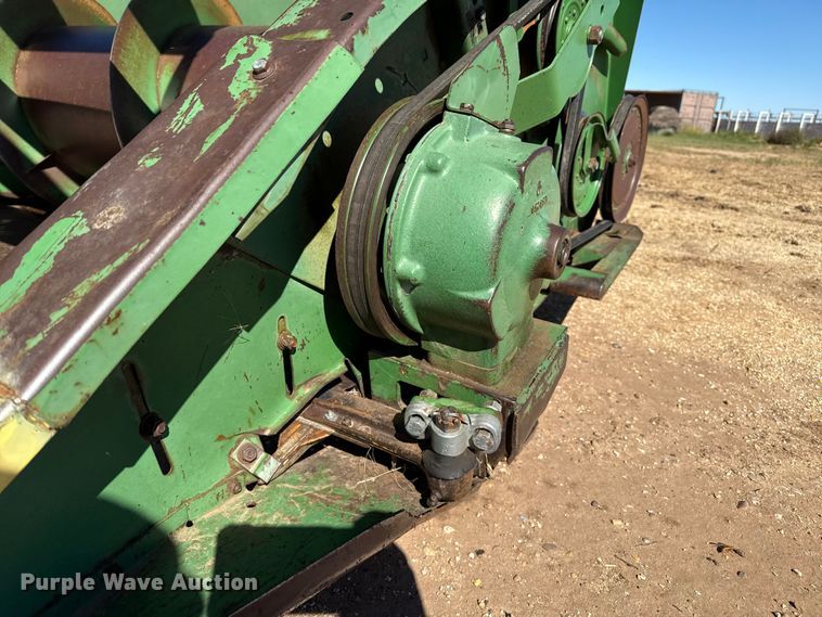 image for item EP0828 1981 John Deere 7720 Turbo combine