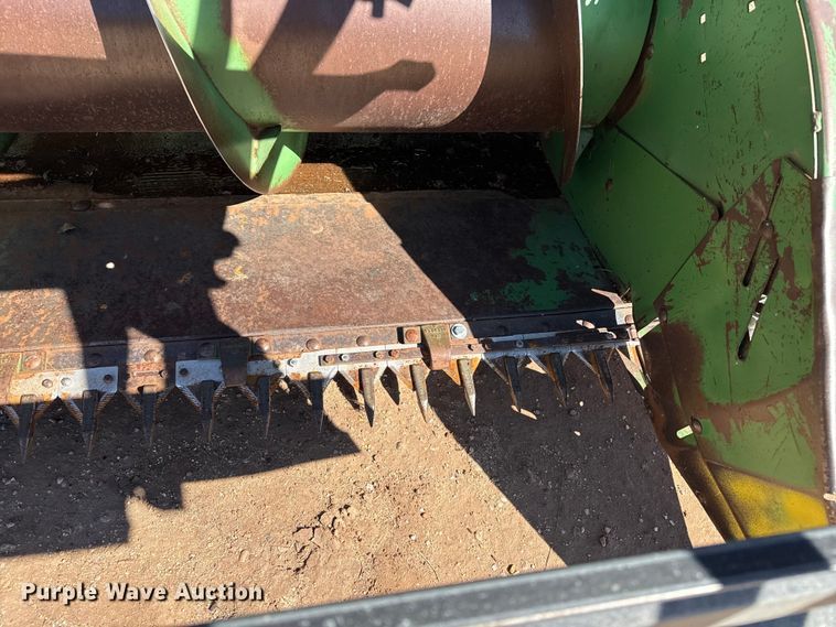 image for item EP0828 1981 John Deere 7720 Turbo combine