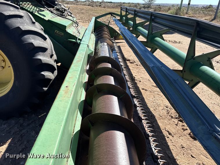 image for item EP0828 1981 John Deere 7720 Turbo combine