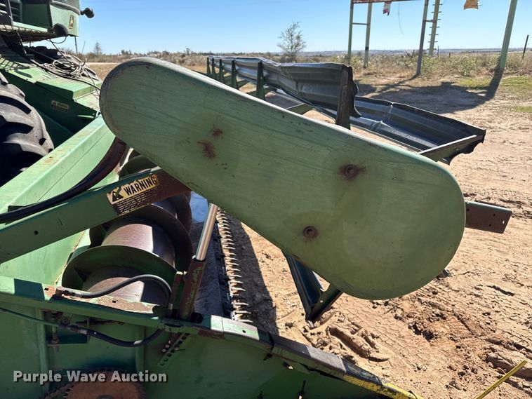 image for item EP0828 1981 John Deere 7720 Turbo combine