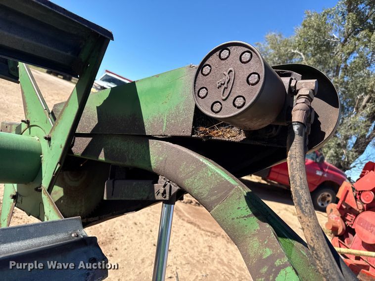 image for item EP0828 1981 John Deere 7720 Turbo combine