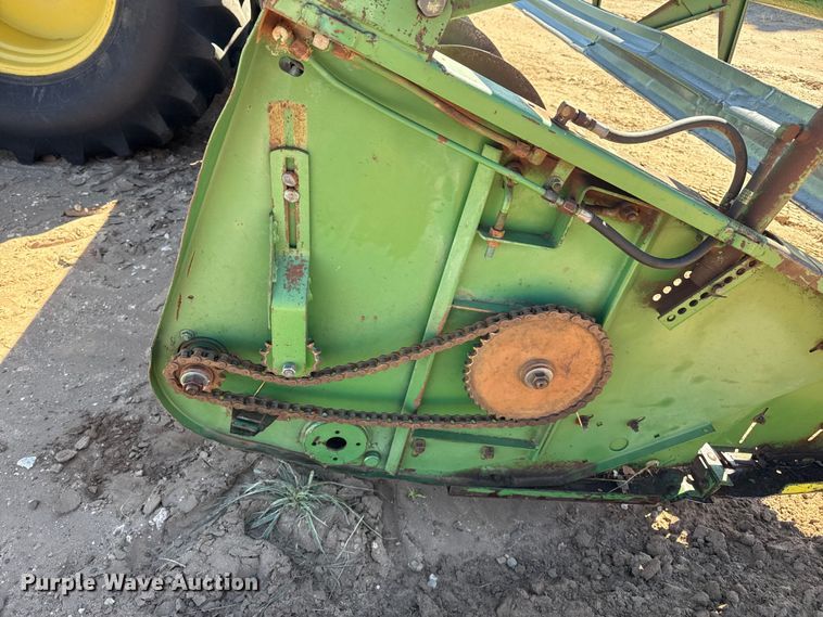 image for item EP0828 1981 John Deere 7720 Turbo combine