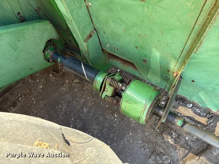 image for item EP0828 1981 John Deere 7720 Turbo combine