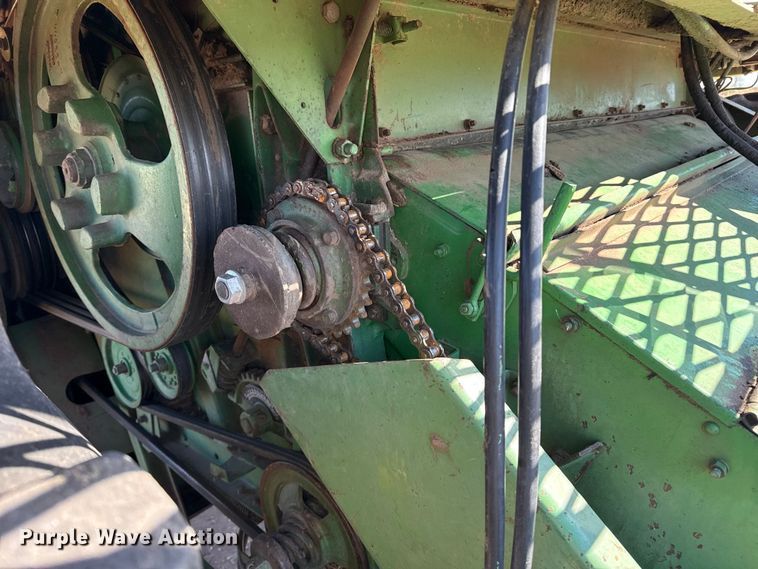 image for item EP0828 1981 John Deere 7720 Turbo combine