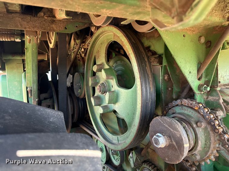 image for item EP0828 1981 John Deere 7720 Turbo combine