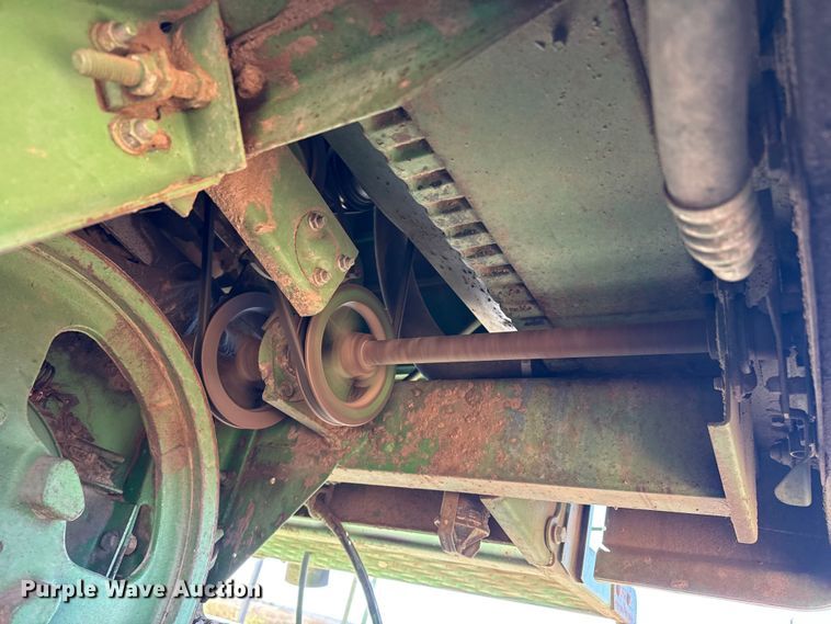 image for item EP0828 1981 John Deere 7720 Turbo combine