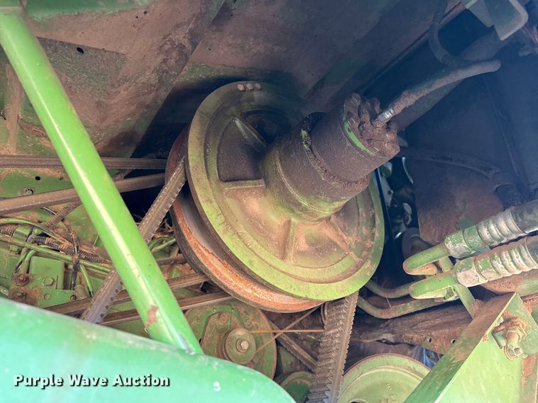 image for item EP0828 1981 John Deere 7720 Turbo combine