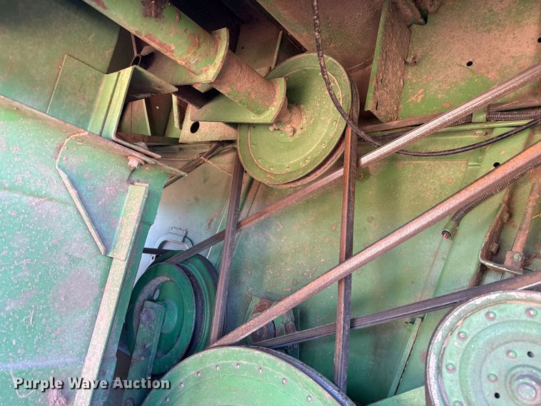 image for item EP0828 1981 John Deere 7720 Turbo combine