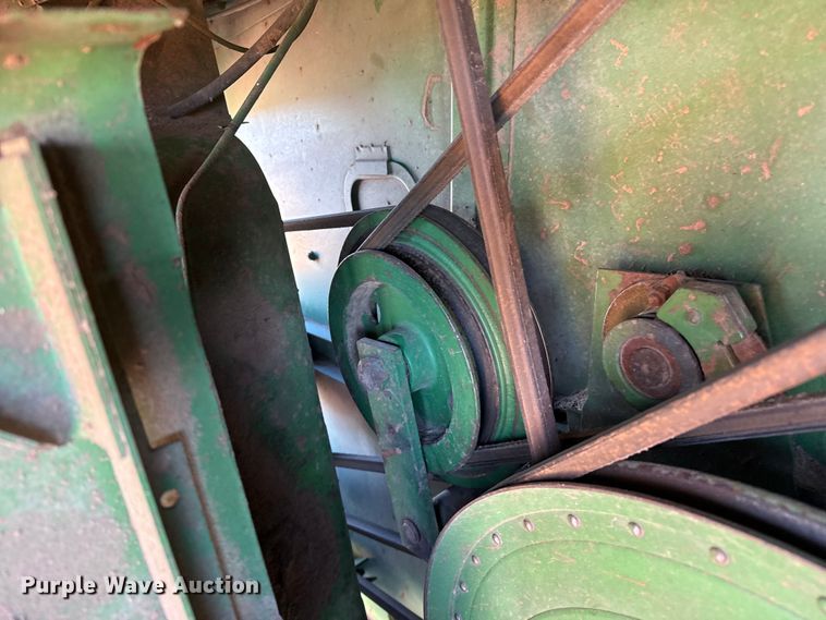 image for item EP0828 1981 John Deere 7720 Turbo combine