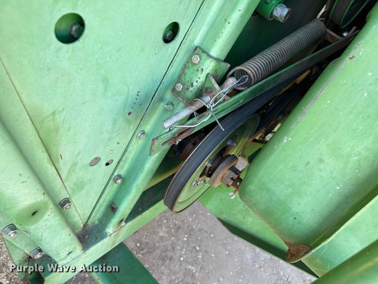 image for item EP0828 1981 John Deere 7720 Turbo combine