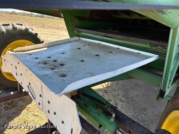 image for item EP0828 1981 John Deere 7720 Turbo combine