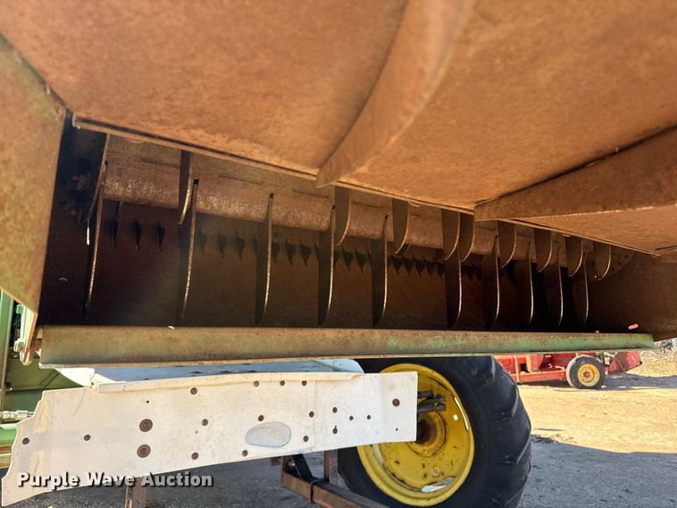 image for item EP0828 1981 John Deere 7720 Turbo combine