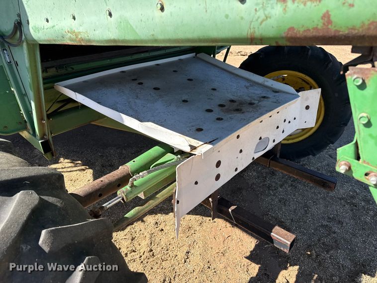 image for item EP0828 1981 John Deere 7720 Turbo combine