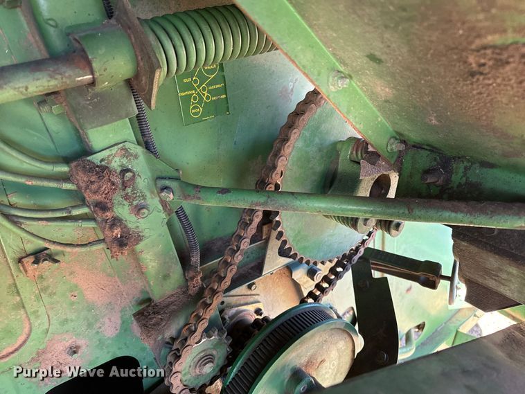 image for item EP0828 1981 John Deere 7720 Turbo combine
