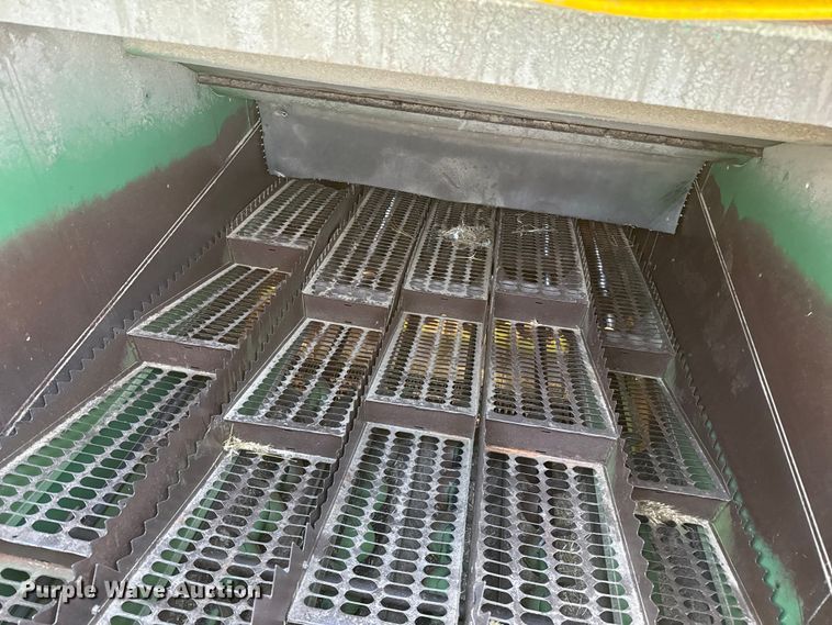 image for item EP0828 1981 John Deere 7720 Turbo combine