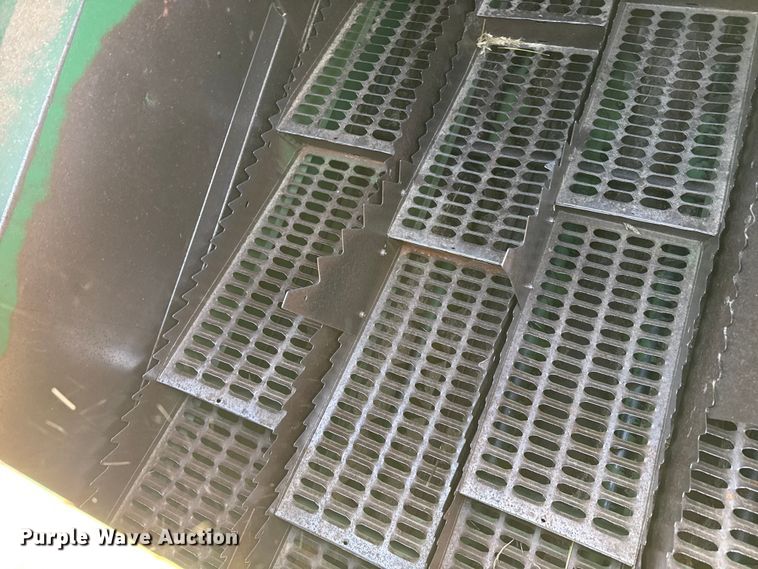 image for item EP0828 1981 John Deere 7720 Turbo combine