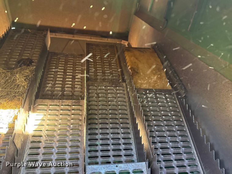 image for item EP0828 1981 John Deere 7720 Turbo combine