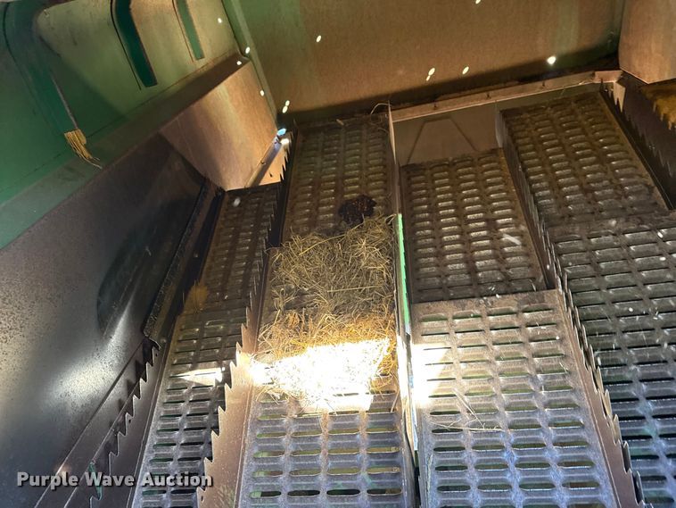 image for item EP0828 1981 John Deere 7720 Turbo combine