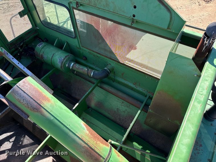 image for item EP0828 1981 John Deere 7720 Turbo combine