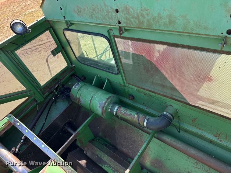 image for item EP0828 1981 John Deere 7720 Turbo combine
