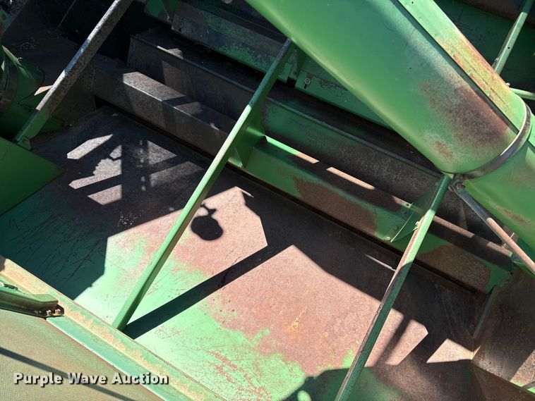 image for item EP0828 1981 John Deere 7720 Turbo combine